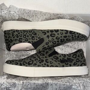 New Rip n Dip Spotted Slip On shoe. Size 7m. Original box
